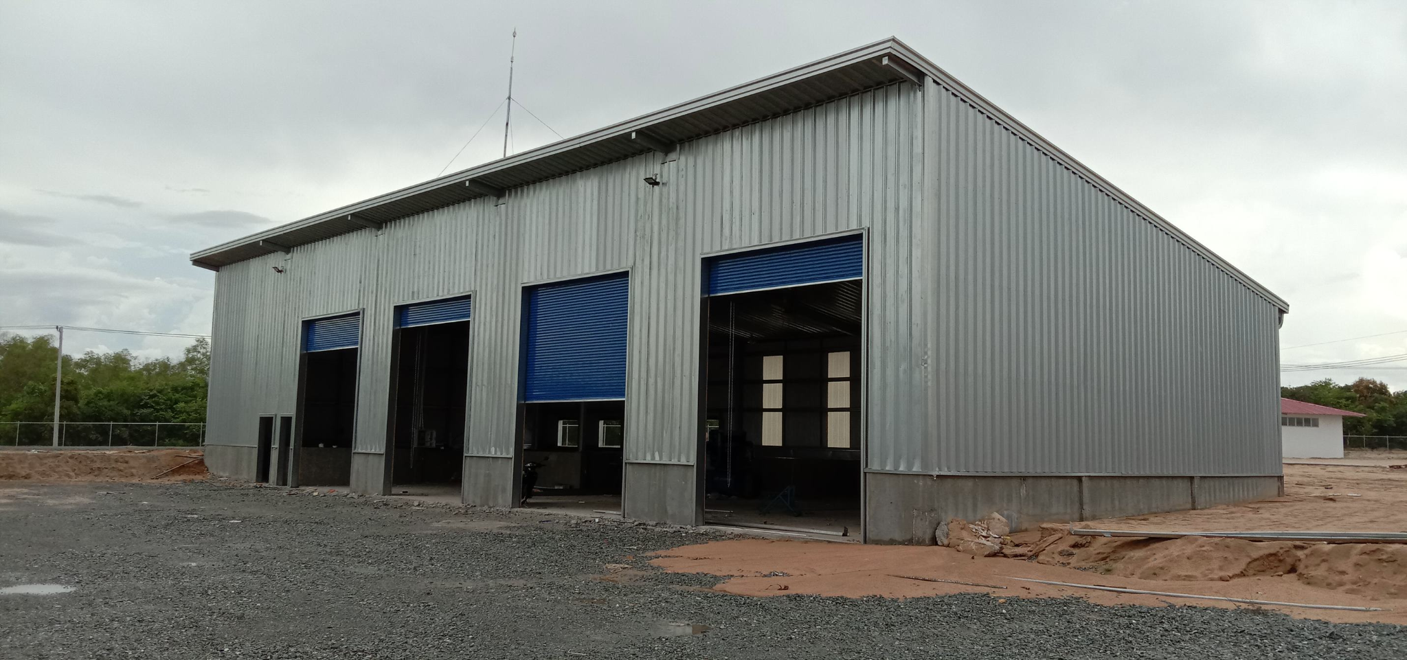 Giai đoạn thi công nhà kho thép tiền chế