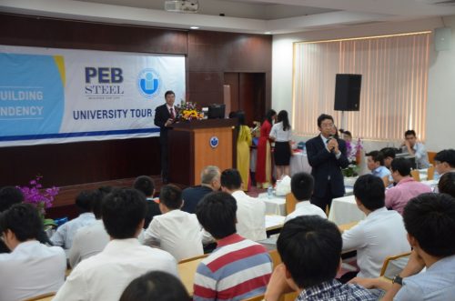 Tiến sĩ Đỗ Nhựt Quang – Phó hiệu trưởng trường Đại học Quốc tế TP.HCM cũng có đôi lời phát biểu tới toàn thể hội trường.