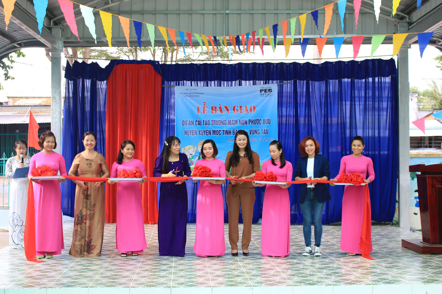 Lễ cắt băng khánh thành của PEB Steel cùng đại diện trường Mầm non Phước Bửu