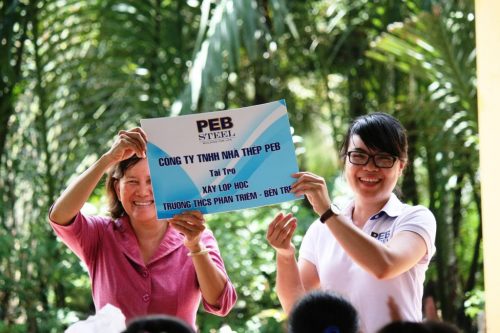 Không chỉ trao tặng học bổng khuyến học, công ty nhà thép PEB tài trợ xây lớp học mới tại trường Phan Triêm