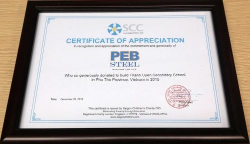 Giấy ghi nhận những hỗ trợ, đóng góp của PEB Steel đối với trường THCS Thanh Uyên.
