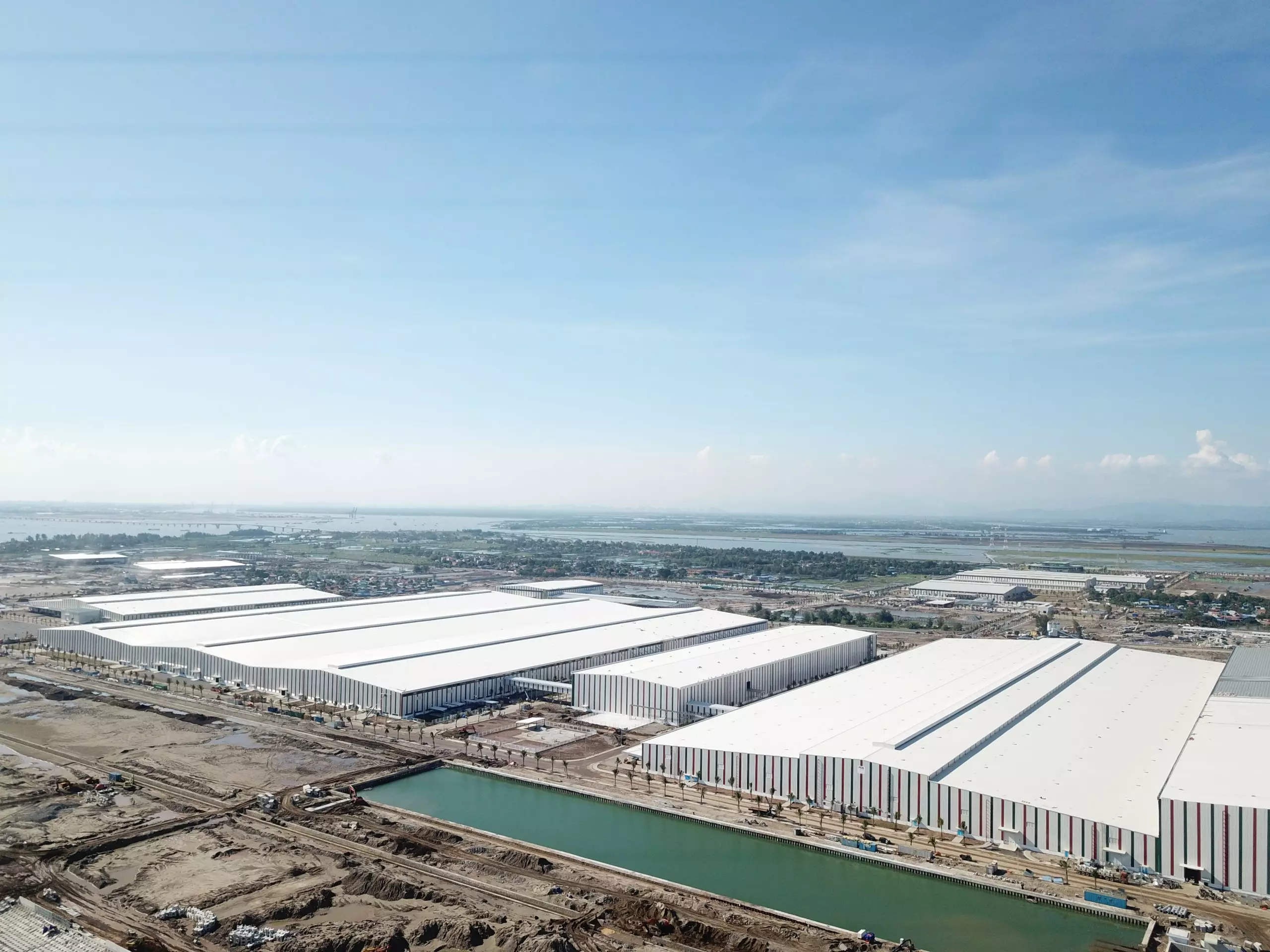Xây dựng nhà xưởng lắp ráp xe hơi Vinfast - Steel structured VinFast automobile manufacturing complex