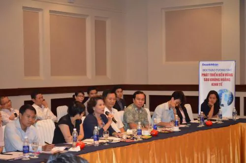 Đại diện các doanh nghiệp đóng góp ý kiến.