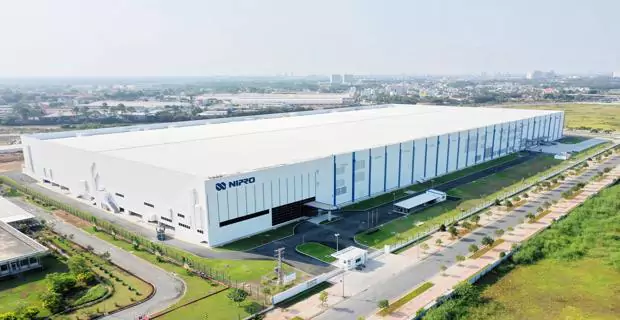 Fascia system in a pre-engineered steel building - Mặt dựng trang trí trong xây dựng nhà thép tiền chế
