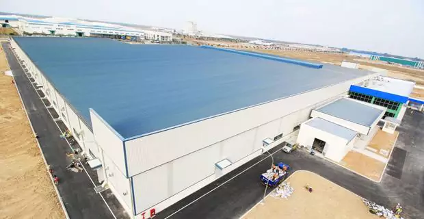 Fascia system in a pre-engineered steel building - Mặt dựng trang trí trong xây dựng nhà thép tiền chế