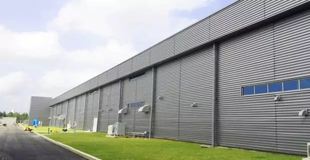 Fascia system in a pre-engineered steel building - Mặt dựng trang trí trong xây dựng nhà thép tiền chế