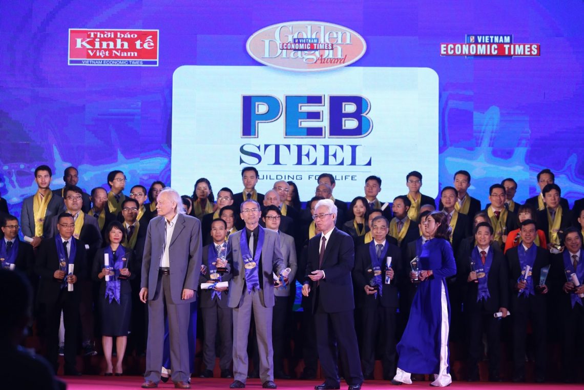 Hình ảnh đại diện PEB Steel và các doanh nghiệp xuất sắc nhất nhận Giải Thưởng Rồng Vàng (Golden Dragon Award) 2017.
