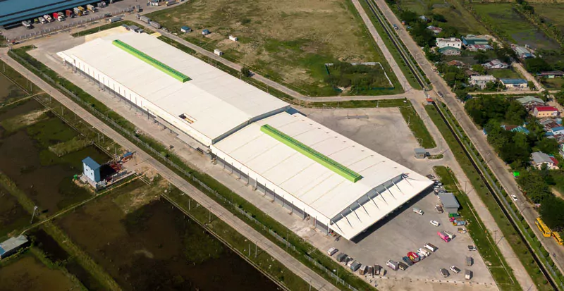 prefab steel logistics center by Pebsteel