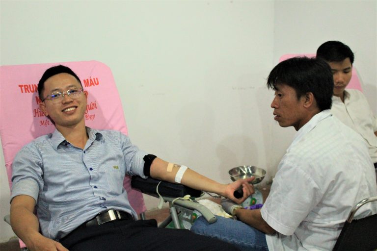 Nhân viên PEB Steel tham gia hiến máu
