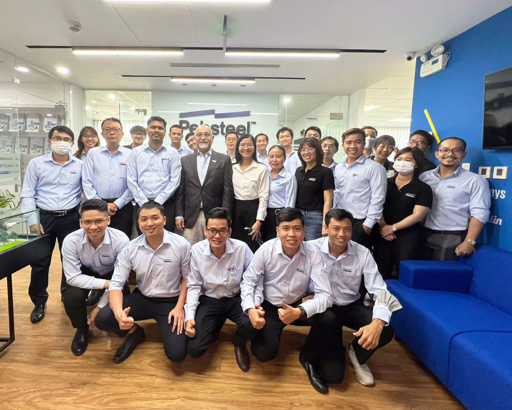 ho-chi-minh-sales-office-new-identity-2022-pebsteel-group-photo