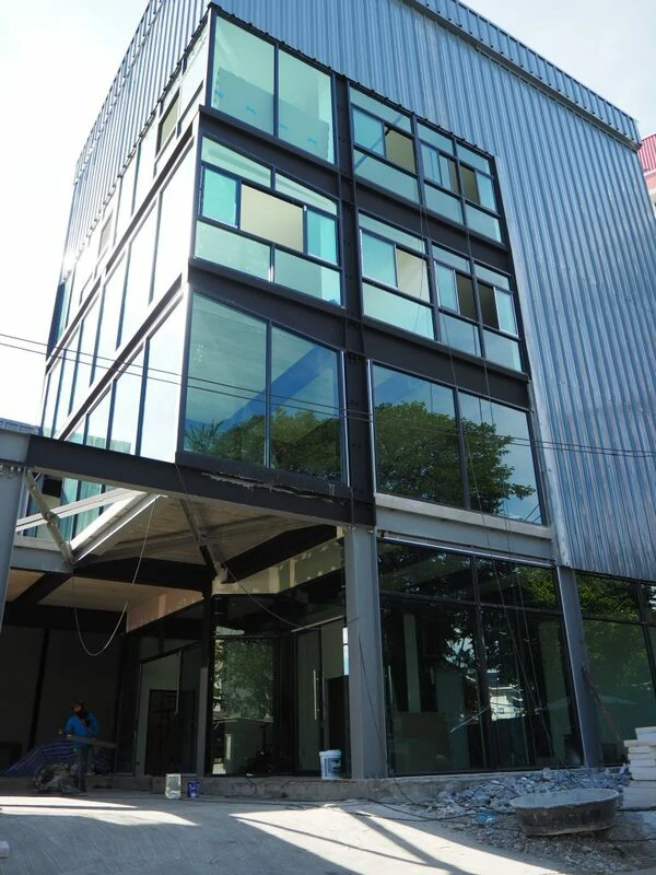 Tòa nhà văn phòng cao tầng làm bằng khung thép tiền chế