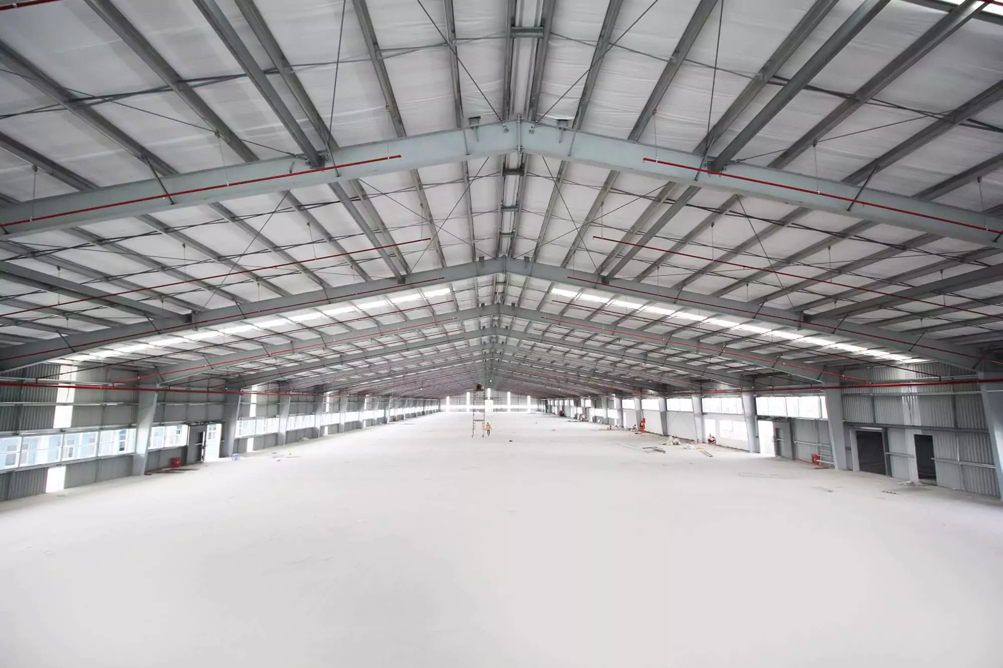 Nhà máy giày Việt Nam với không gian rộng lớn do Pebsteel thực hiện