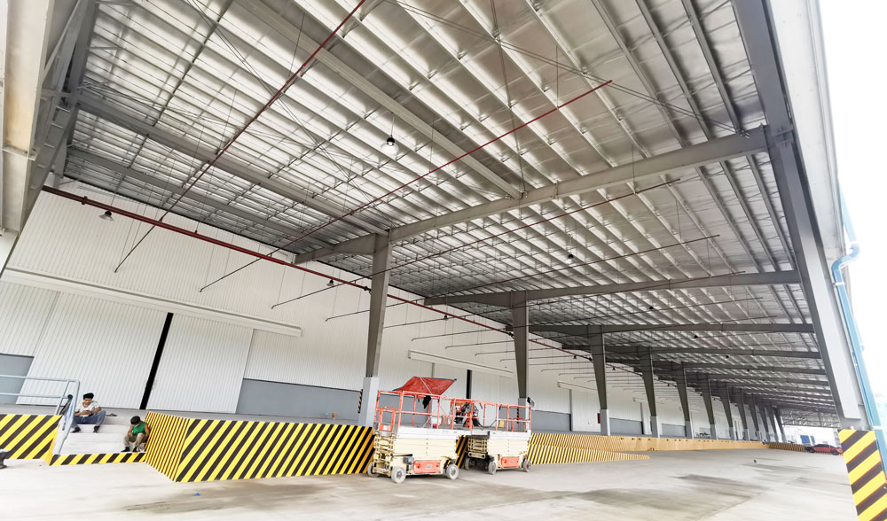 Canopies in Pre Engineered Steel Building - Mái che trong nhà thép tiền chế