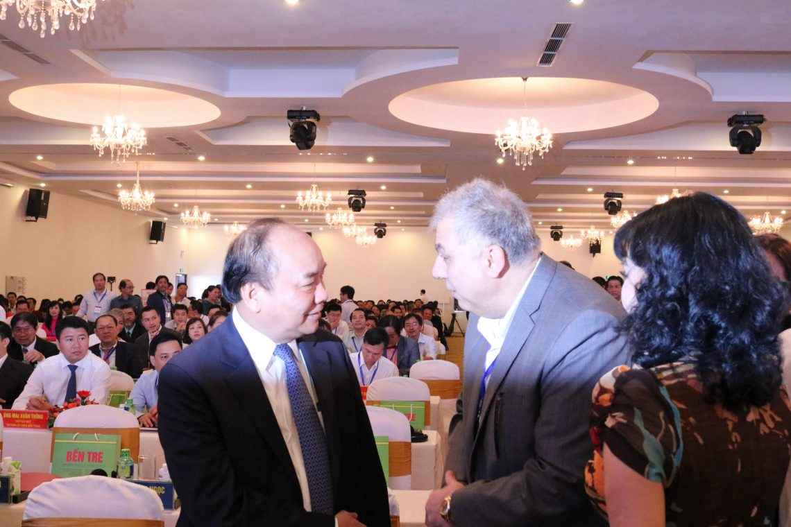 Giám đốc điều hành & Đồng sáng lập công ty nhà thép PEB Steel trò chuyện cùng Thủ tướng Nguyễn Xuân Phúc