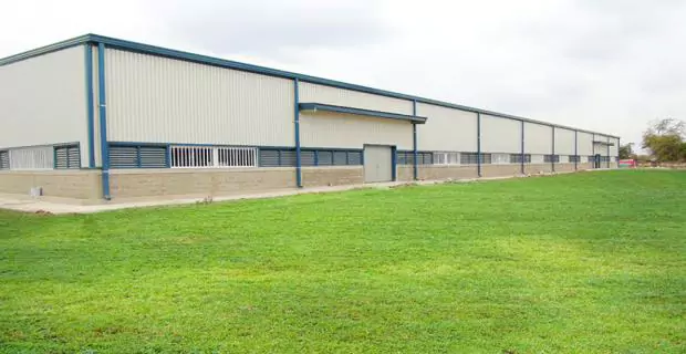 màu White Cream trong xây dựng nhà tiền chế - White Cream color in pre engineered steel building