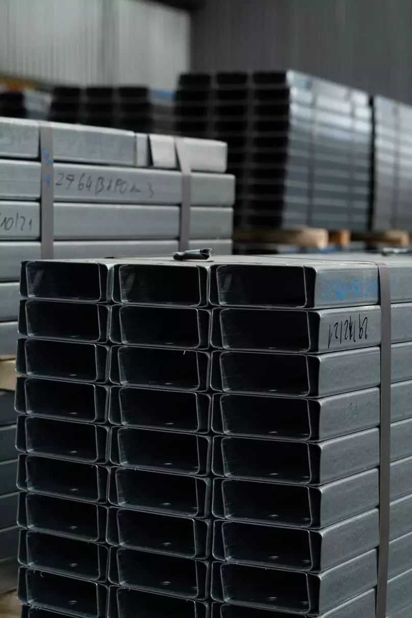 Mái che bằng thép kết cấu được lợp kính (Nguồn: Internet)