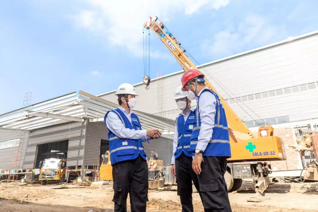 Sau khi hoàn thành gia công, cấu kiện thép sẽ được đưa đến công trình để thi công nhanh chóng.