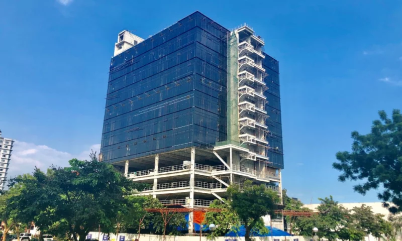 High-rise prefabricated building with parking lot in the Philippines constructed by Pebsteel