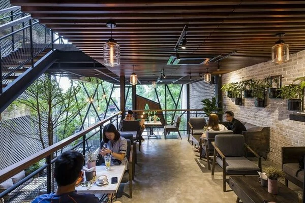 Pre-engineered steel coffee shop with modern design
