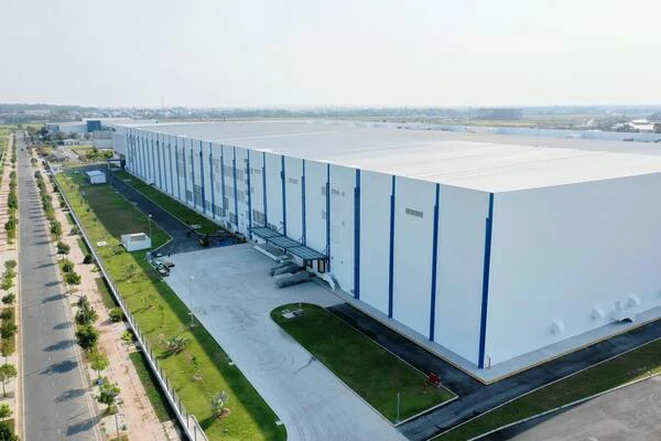 A large-scale industrial warehouse which was combined with green space