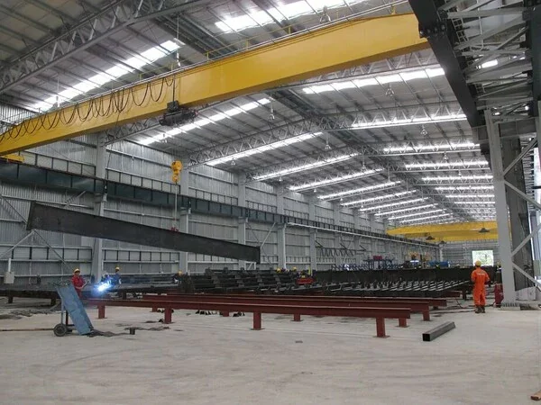 Modern pre-fabricated steel frame factory building