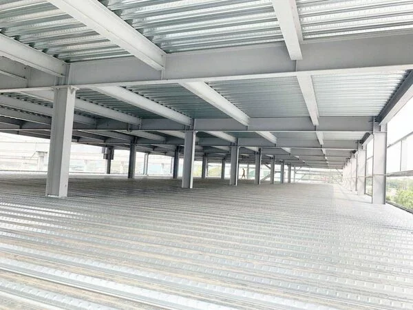 PebDek corrugated steel floor is combined with concrete and reinforced metal mesh 