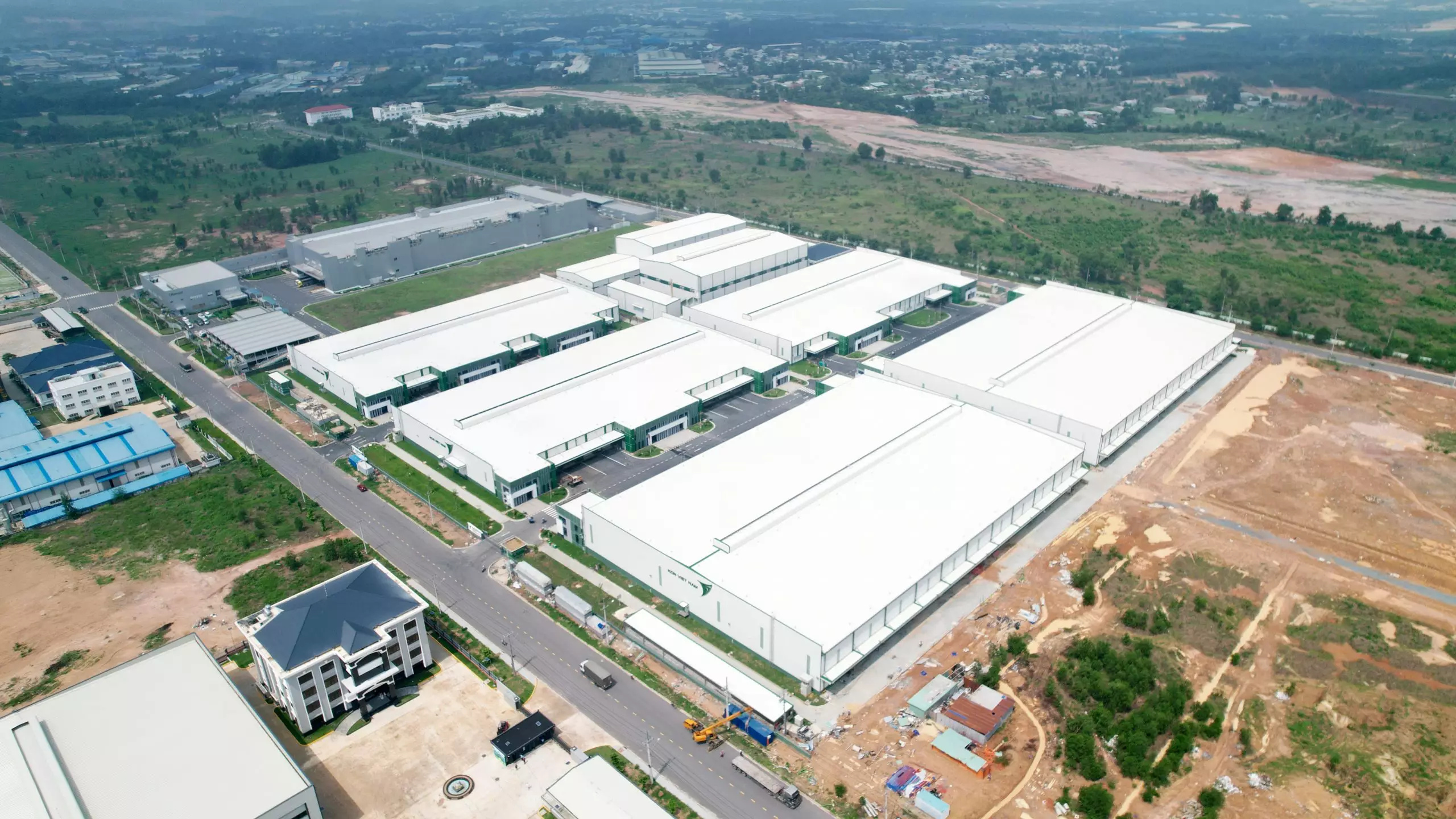 Xây dựng nhà xưởng cho thuê - Pebsteel prefabricated steel building for construction project