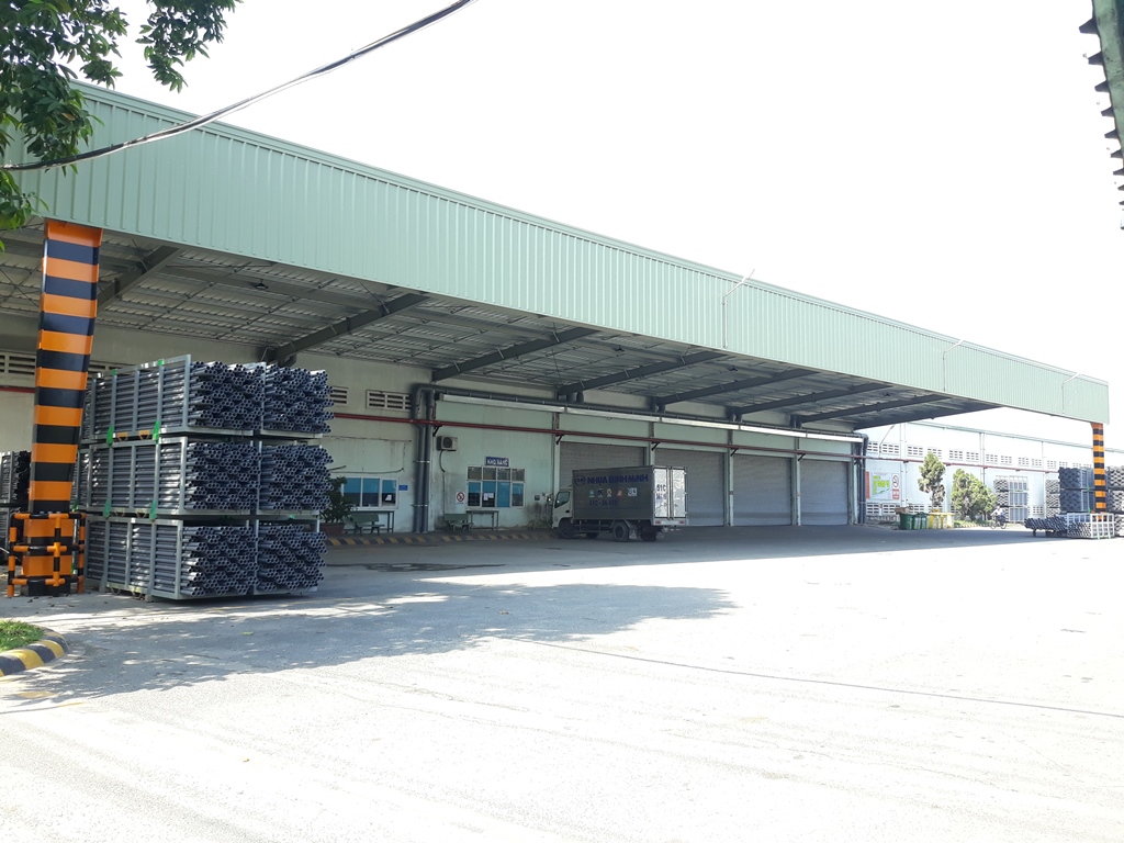 Canopy roof is a type of awning installed in the entrances and walkways of industrial factory buildings