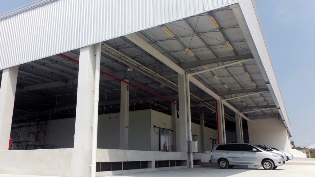 Canopy roofs are commonly used in many factory buildings