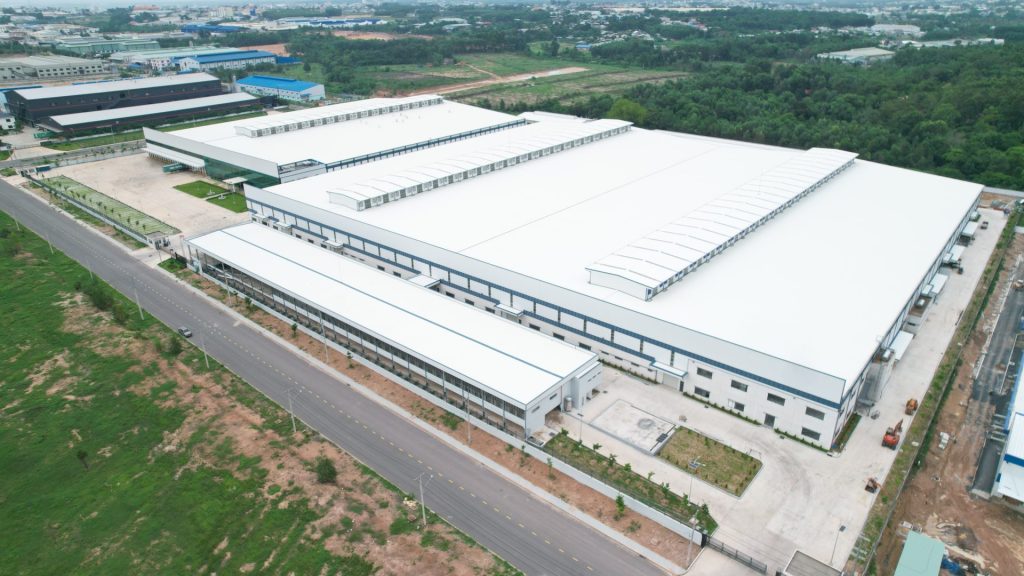 The project was designed by a steel structure fabricator in Vietnam and is used as a manufacturing factory