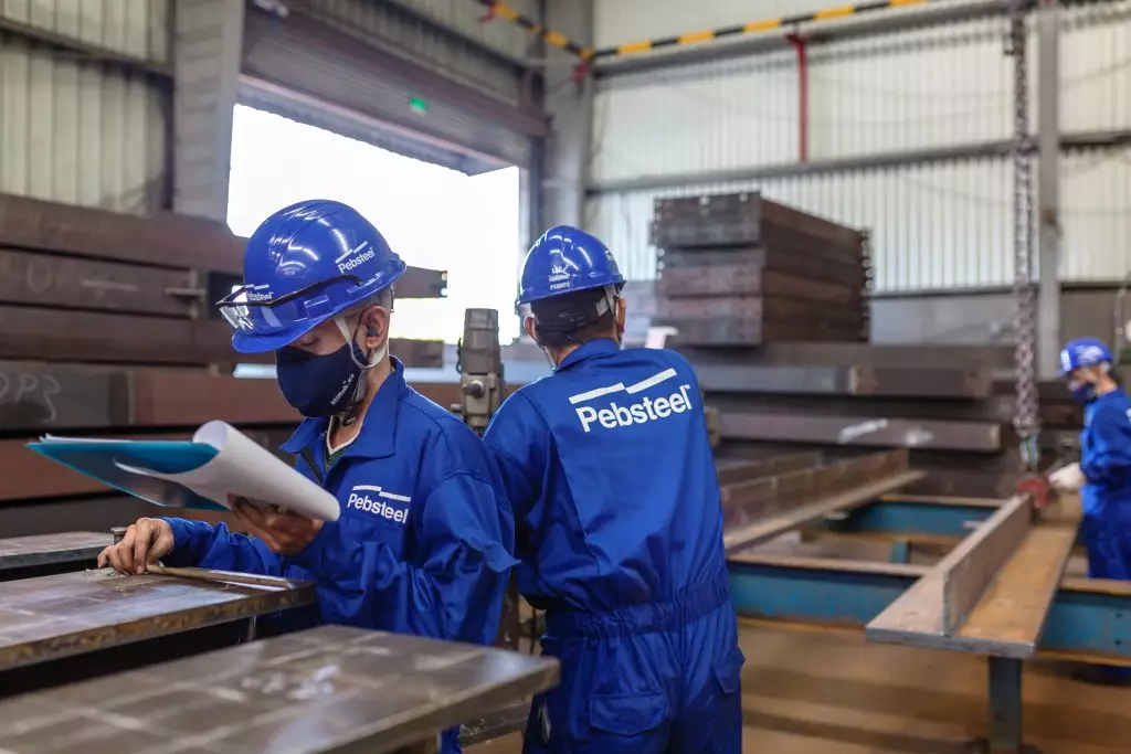 Adherence to acceptance standards is mandatory in the construction of steel structures.