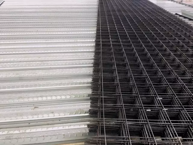The double-layer steel floor