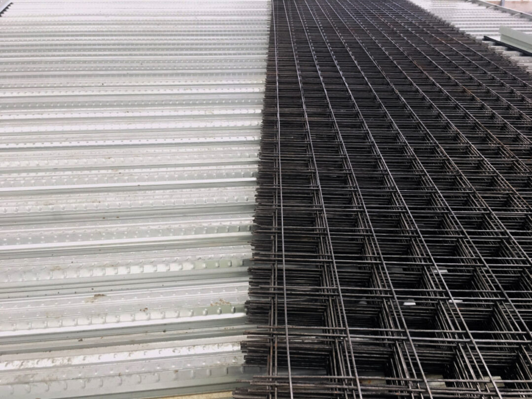 There are two common methods of arranging steel floors: one-way steel floor arrangement and two-way steel floor arrangement