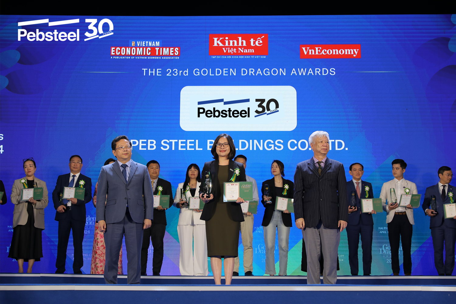 pebsteel nhận giải thưởng rồng vàng