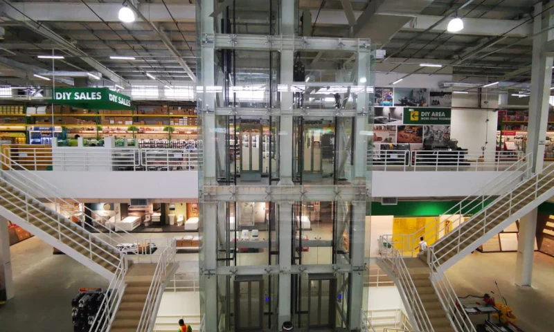 Retail stores and supermarkets made of prefabricated steel buildings