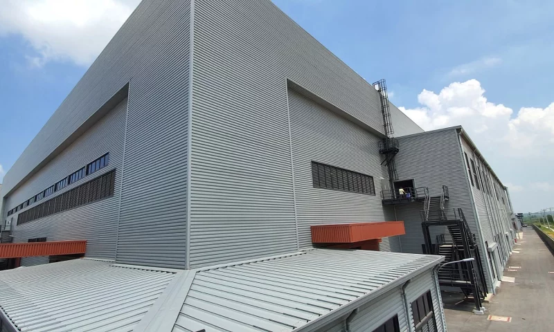 What is the connection system in pre-engineered steel building