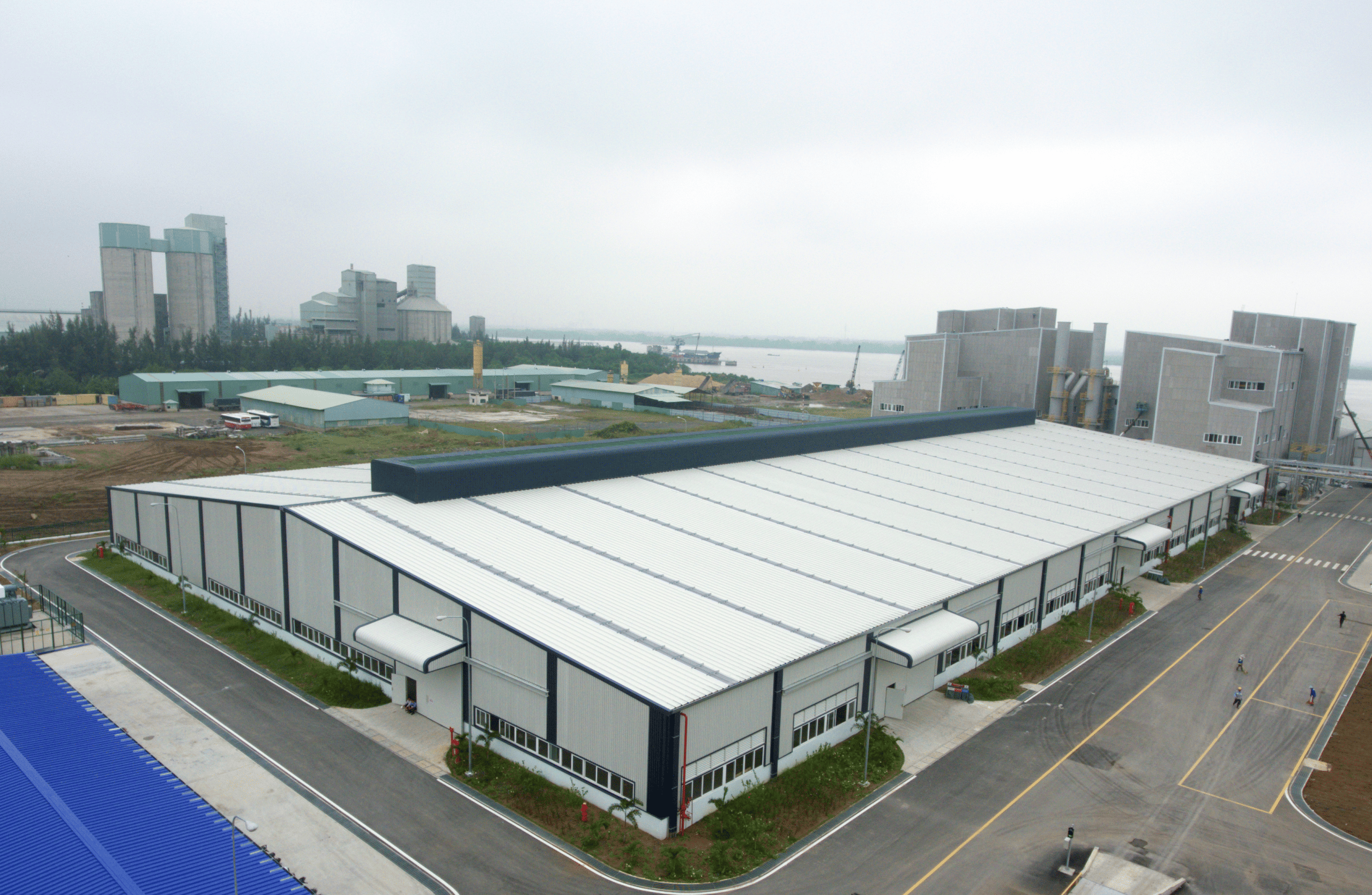 Modern prefabricated steel building construction trend