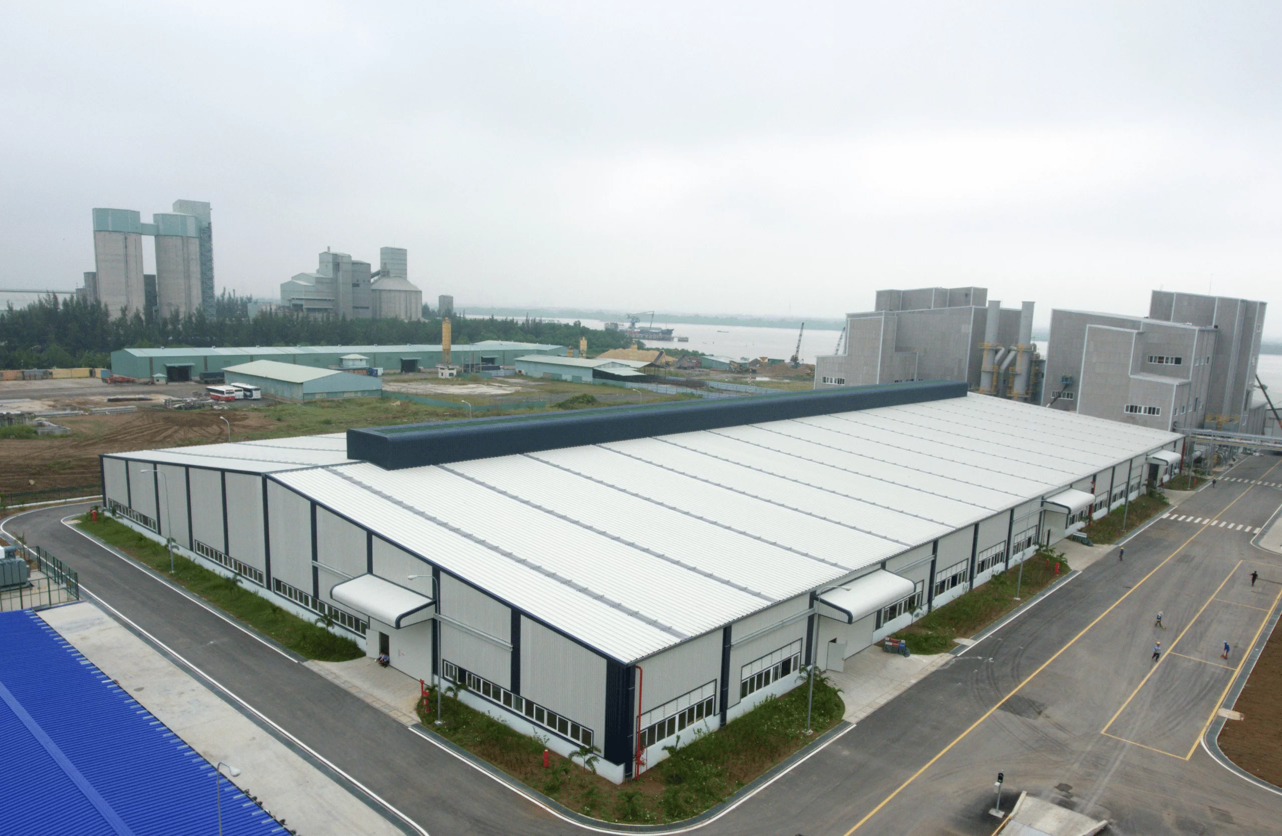Modern prefabricated steel building construction trend