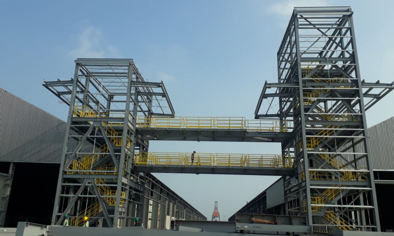 Công trình kết cấu thép trong quá trình tháo dỡ