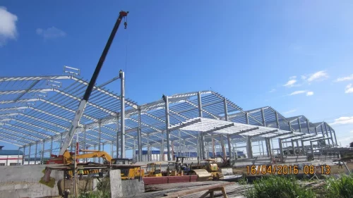 Prefabricated steel buildings using multi-compartment weighing frames can help investors save materials 