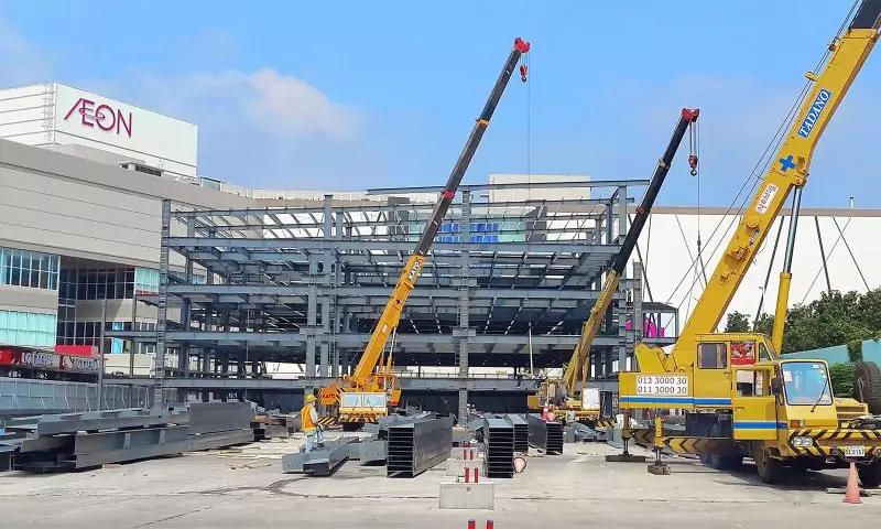 Steel structure works in the process of dismantling