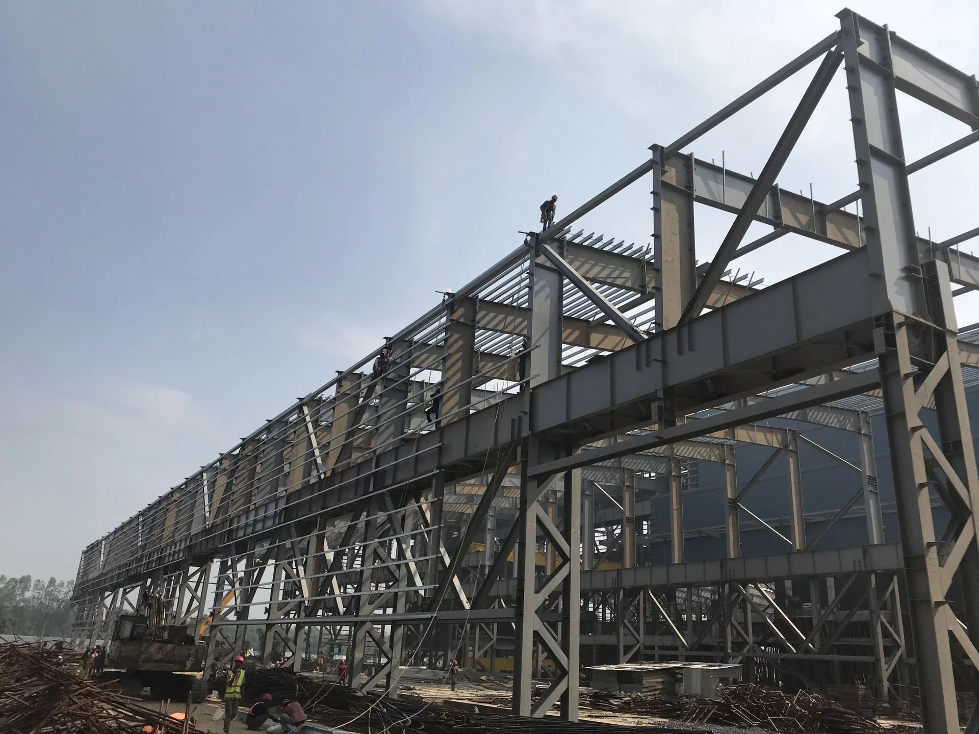 The foundation beam steel structure plays the role of transmitting gravity
