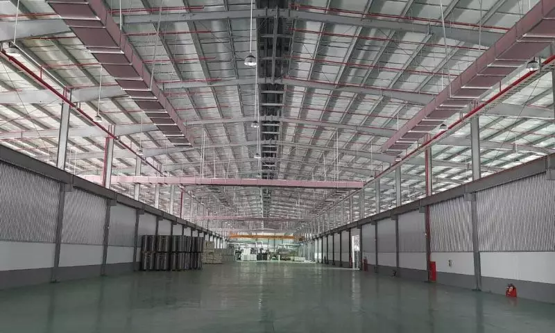 Selection of materials for industrial warehouse construction