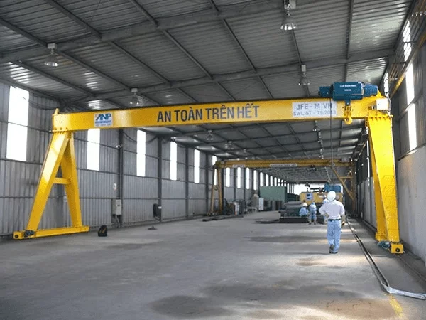 Cranes, gantry cranes bring many benefits to production activities 