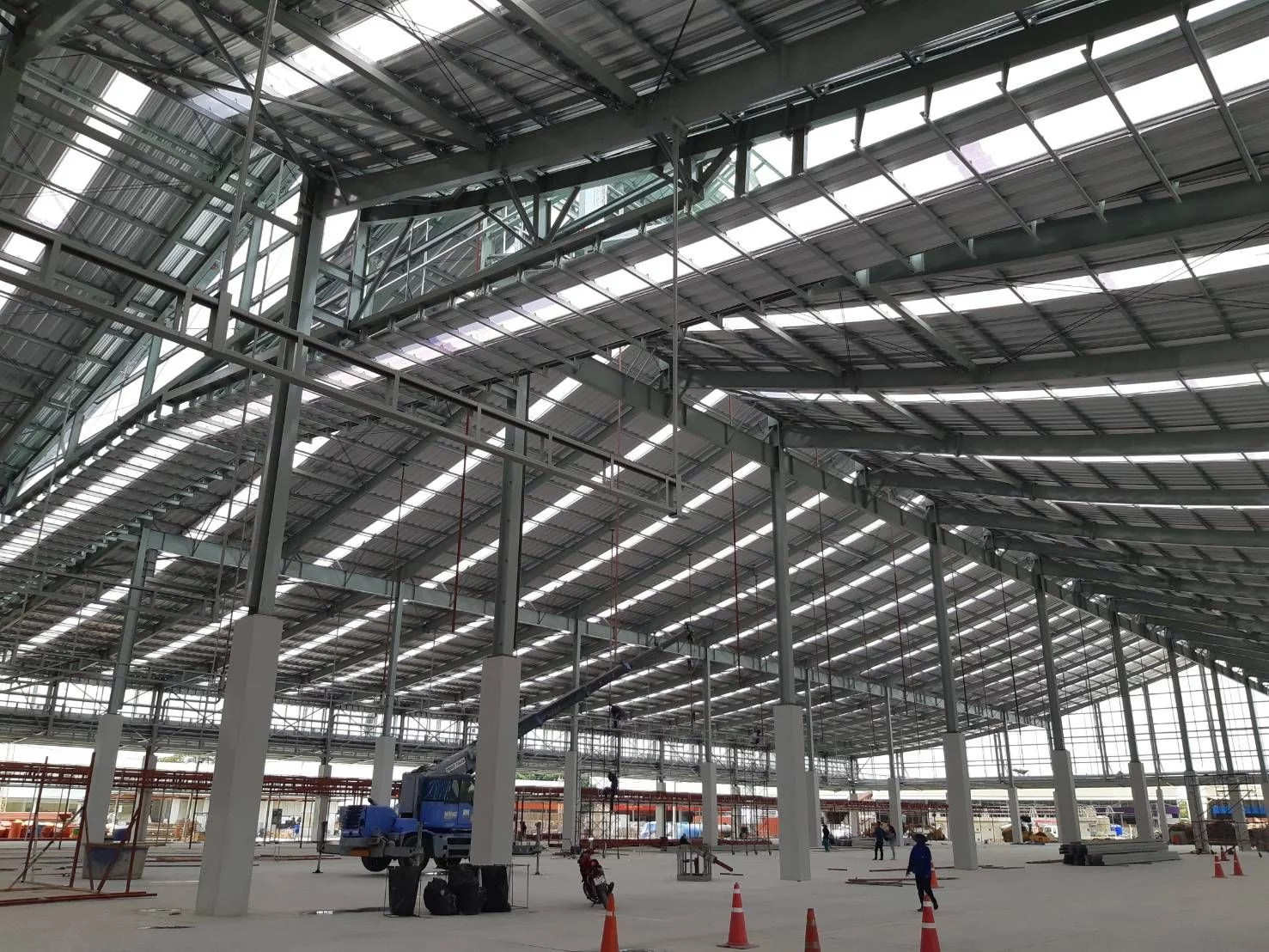 Modern steel structure design relies heavily on advanced technologies and tools