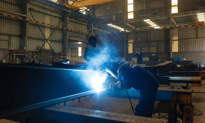 Việc hàn các cấu kiện phải đáp ứng theo quy chuẩn AWS D1.1