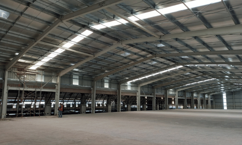 Kho thép tiền chế với nhịp lớn, không gian rộng, thuận lợi để luân chuyển hàng hoá