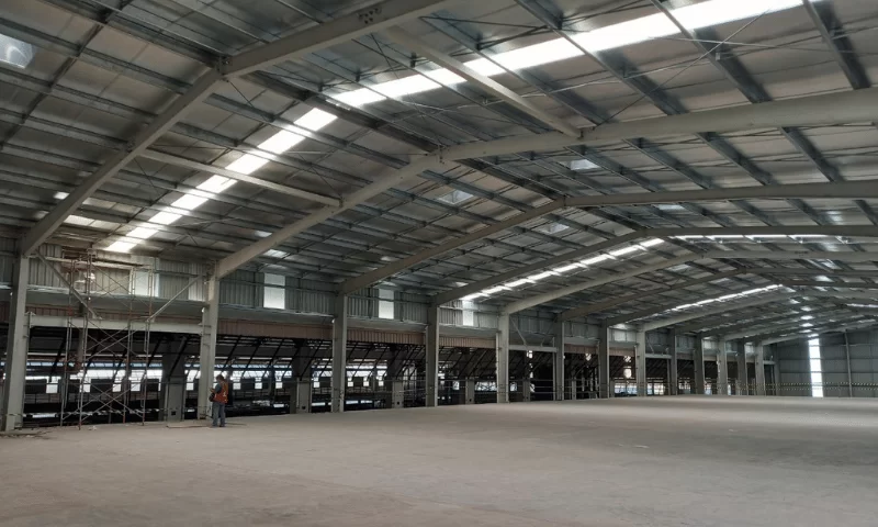 Kho thép tiền chế với nhịp lớn, không gian rộng, thuận lợi để luân chuyển hàng hoá