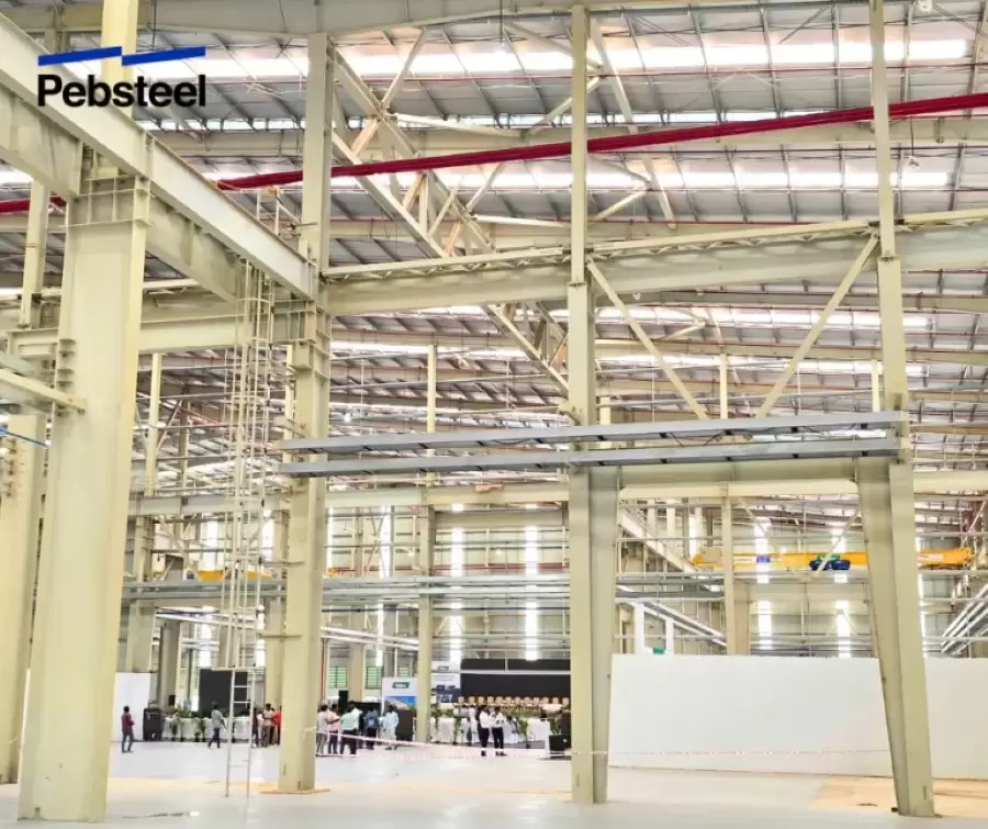 Kết cấu thép bên trong nhà máy Nidec với hệ thống mái lấy sáng