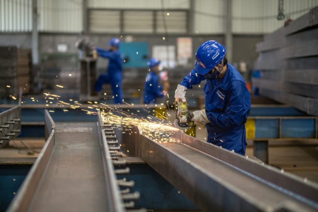 The complete steel fabrication workflow, from design to surface treatment 